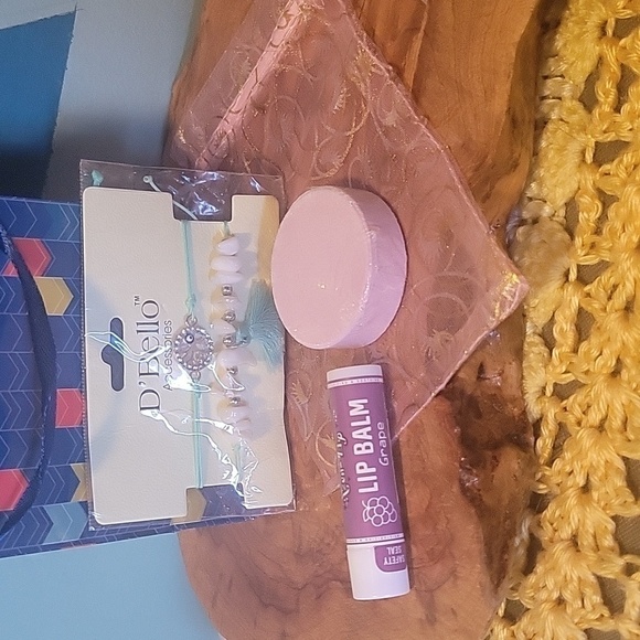 New 5 Piece Gift Set Bundle, Bracelets, Earrings, etc. Wrapped And Ready To Go - Picture 3 of 5